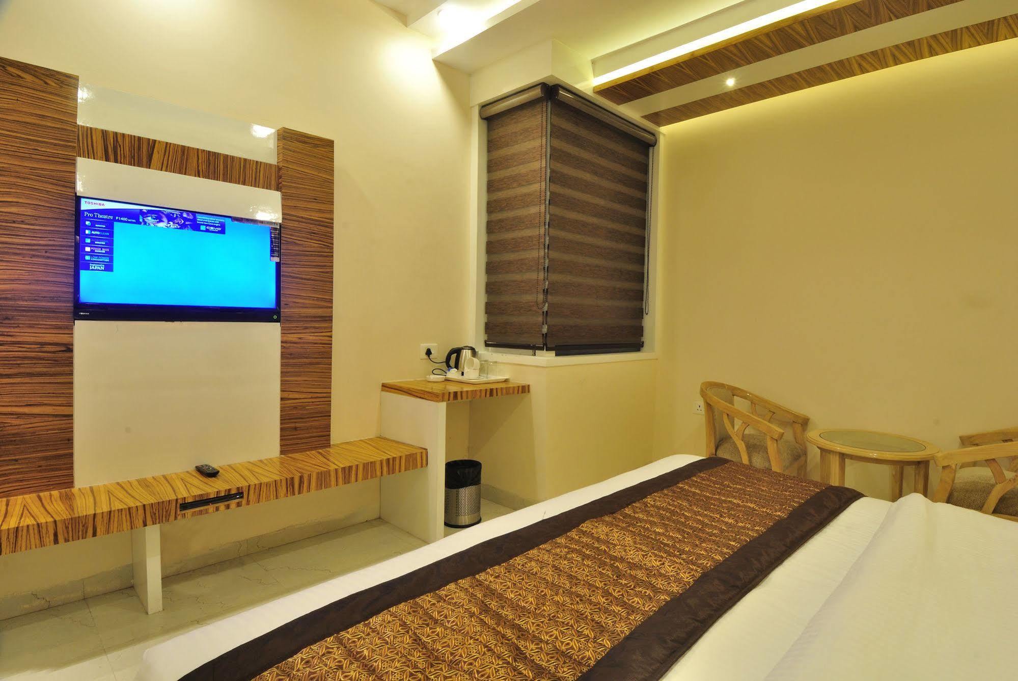 Aman Continental - 2Mins From Railway Station And 5 Mins From Metro Hotel Új-Delhi Kültér fotó